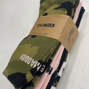 Steve Madden 4 Pairs of Socks Brand New in Package